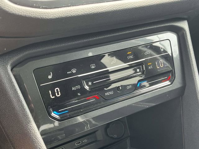 Used 2023 Volkswagen Tiguan SE w/ Panoramic Sunroof Package FWD image 32