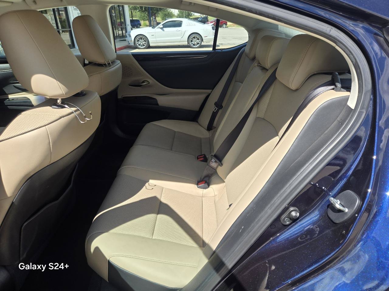 Used 2020 Lexus ES 350 w/ Premium Package FWD image 4