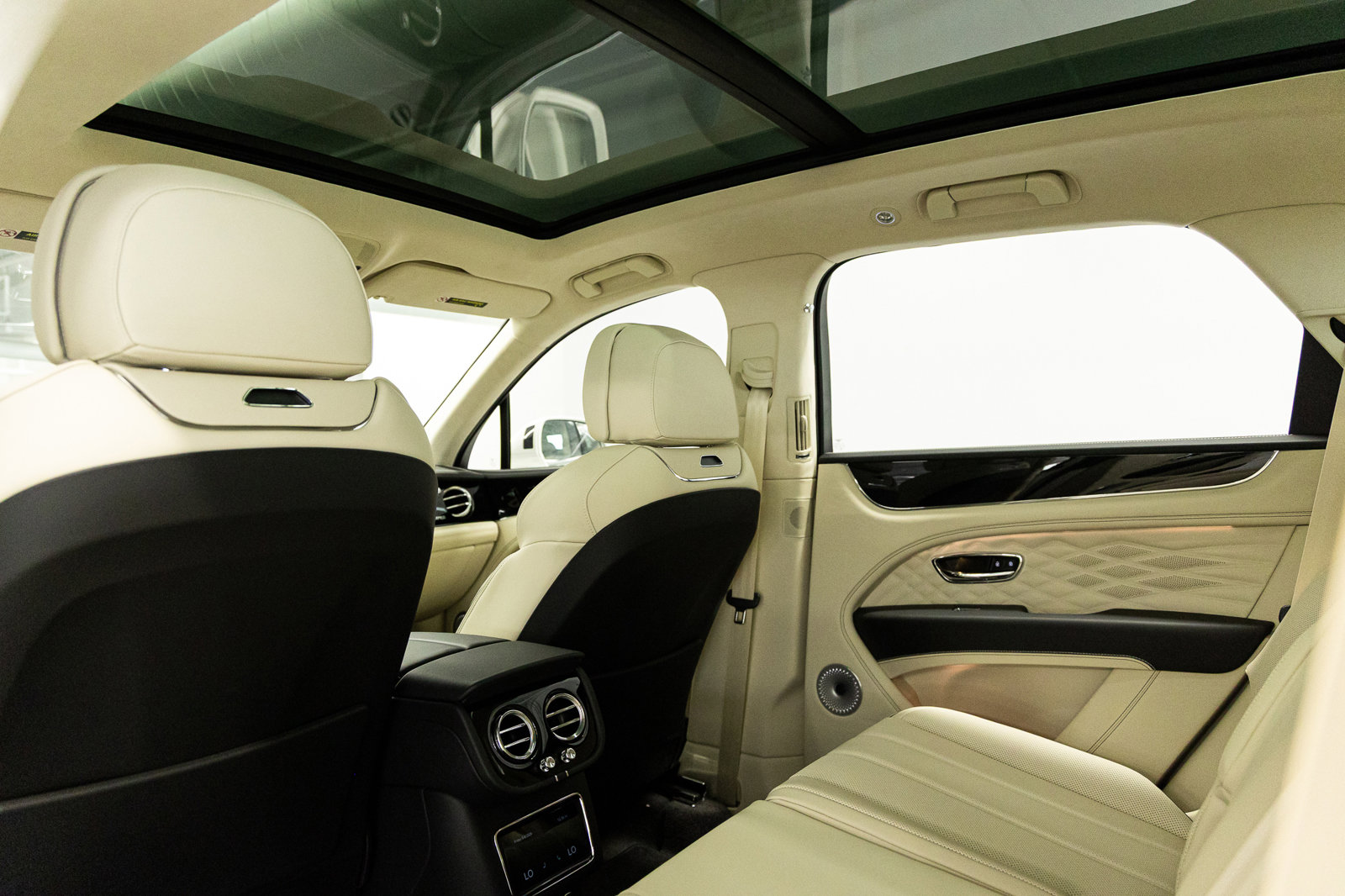 New 2026 Bentley Bentayga AWD/4WD image 43