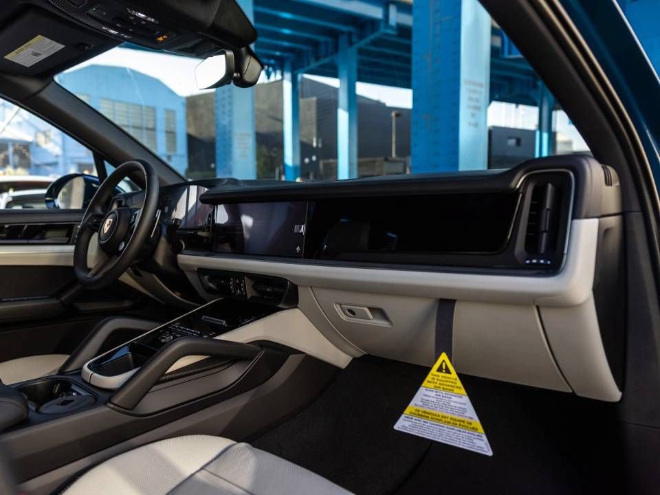 Certified 2026 Porsche Cayenne AWD/4WD image 23