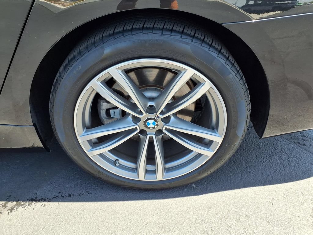 Used 2019 BMW 750i xDrive w/ M Sport Package AWD/4WD image 14