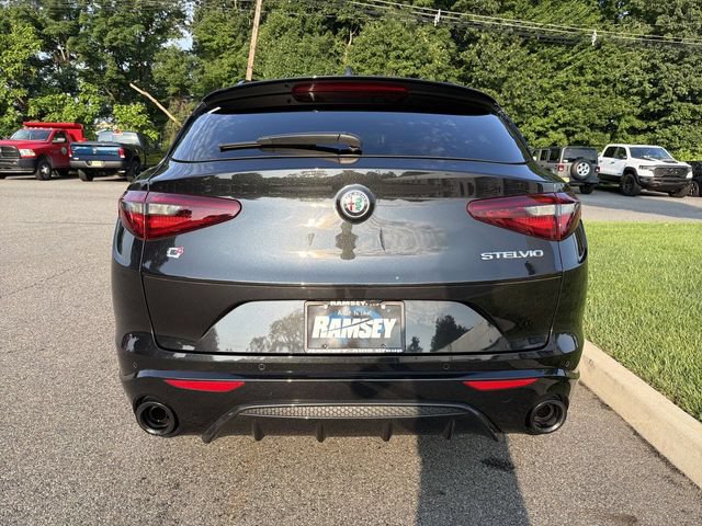 Used 2023 Alfa Romeo Stelvio Veloce AWD/4WD image 7