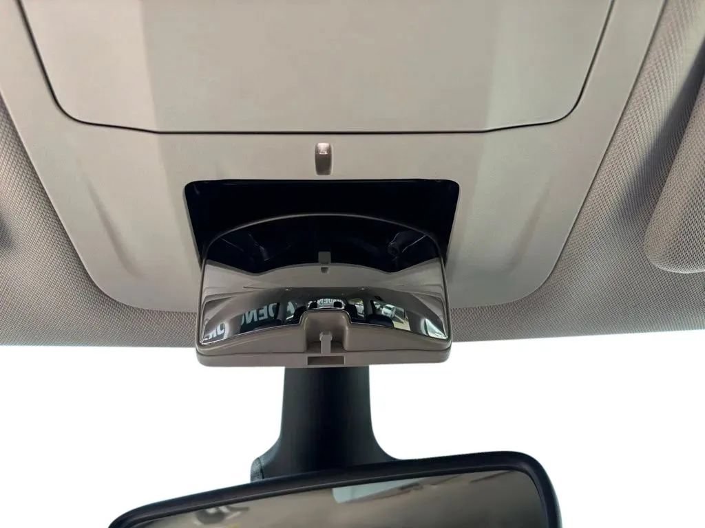 Used 2024 Chrysler Pacifica Touring-L FWD image 20