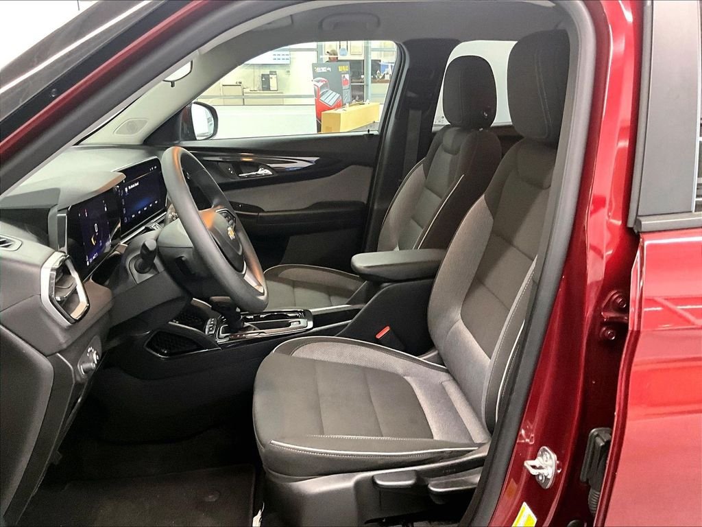 Used 2025 Chevrolet TrailBlazer LT AWD/4WD image 10