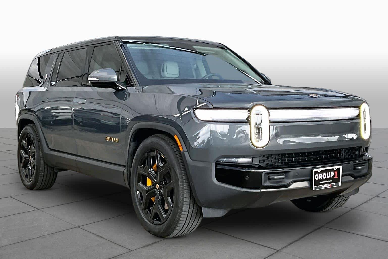 Used 2025 Rivian R1S Premium Dual AWD/4WD image 2