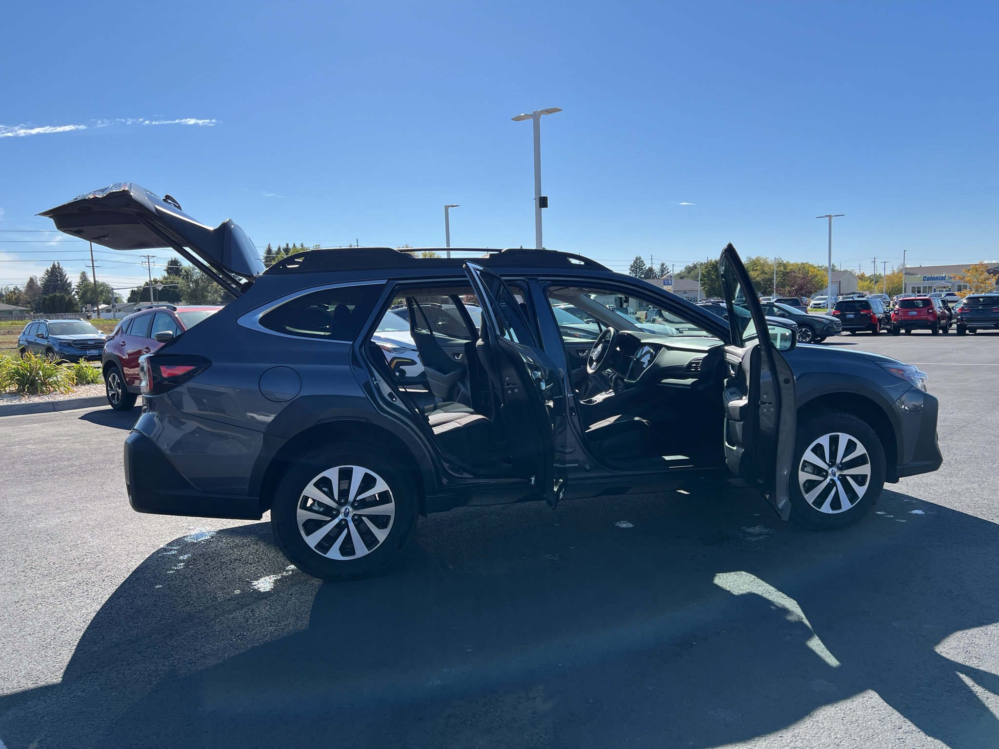Used 2025 Subaru Outback Premium AWD/4WD image 4