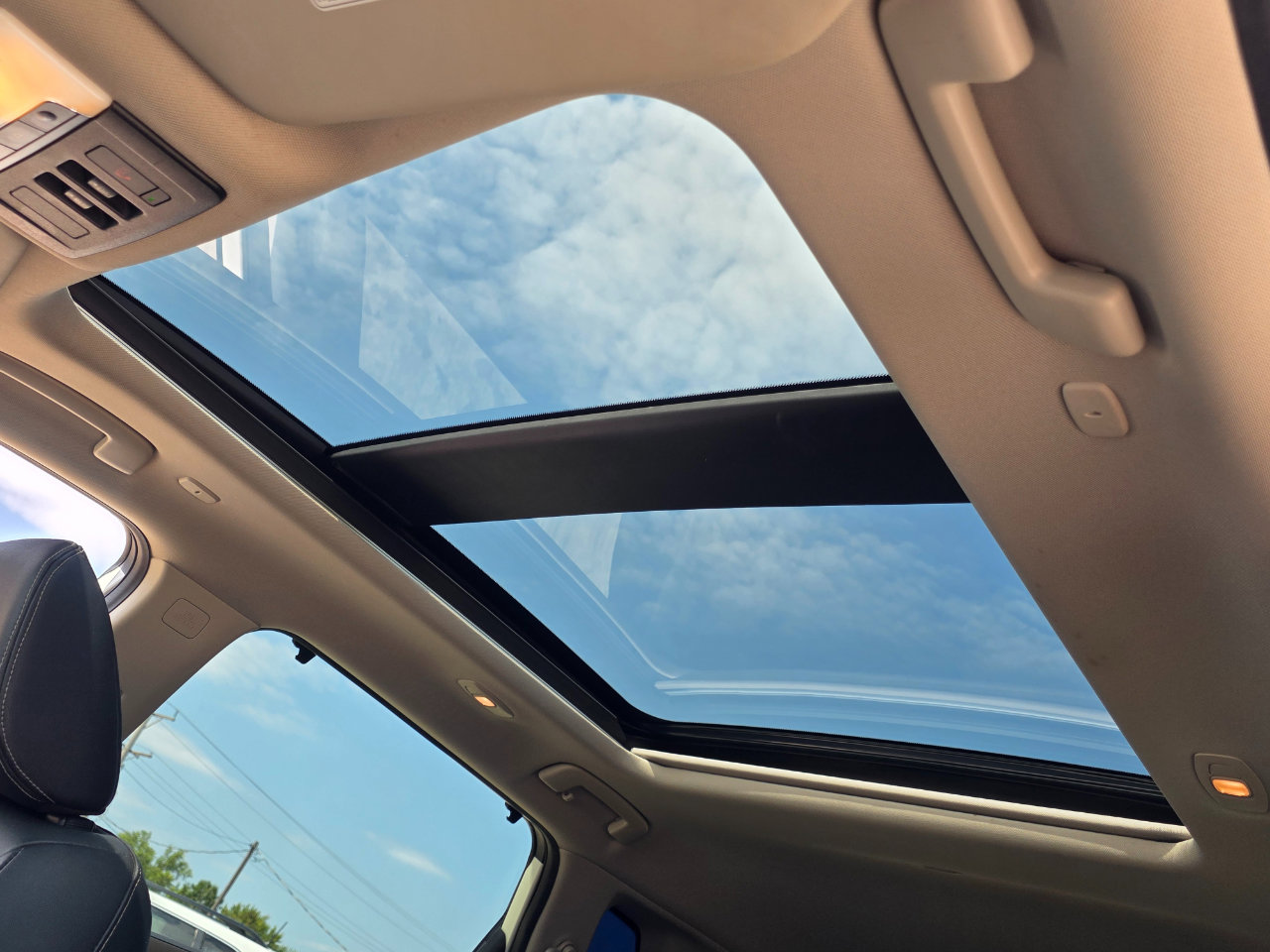 Used 2022 Nissan Rogue SL w/ SL Premium Package image 3