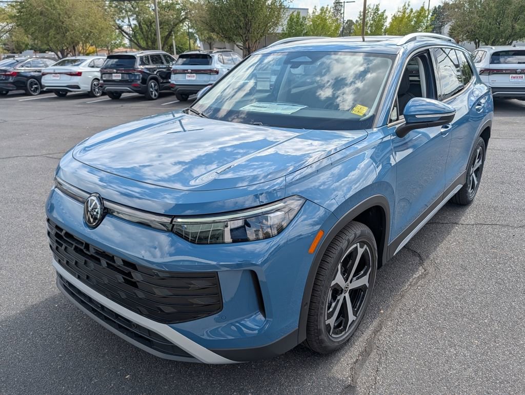 New 2025 Volkswagen Tiguan SE image 9