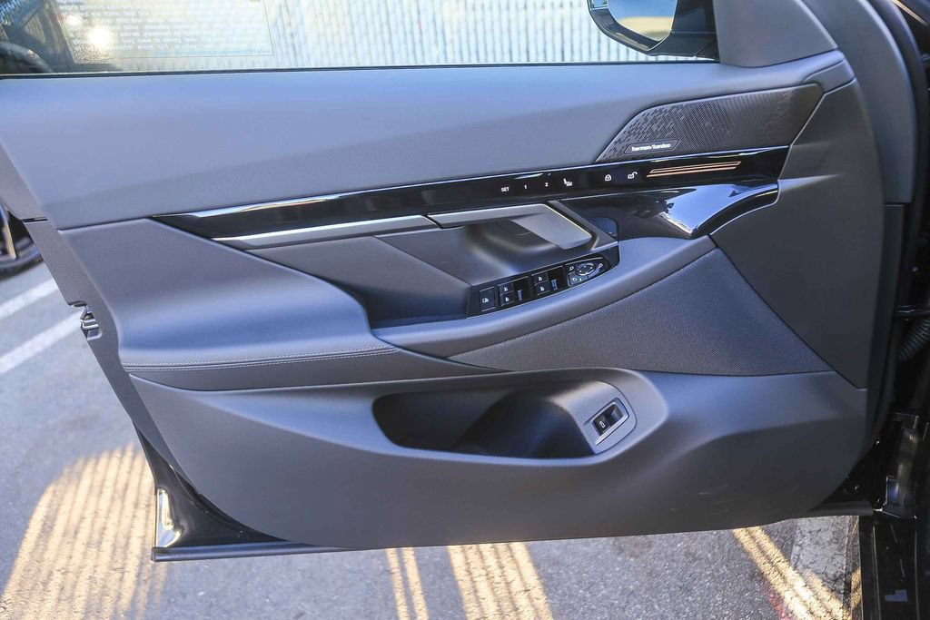 Used 2026 BMW 530i w/ M Sport Package RWD image 17