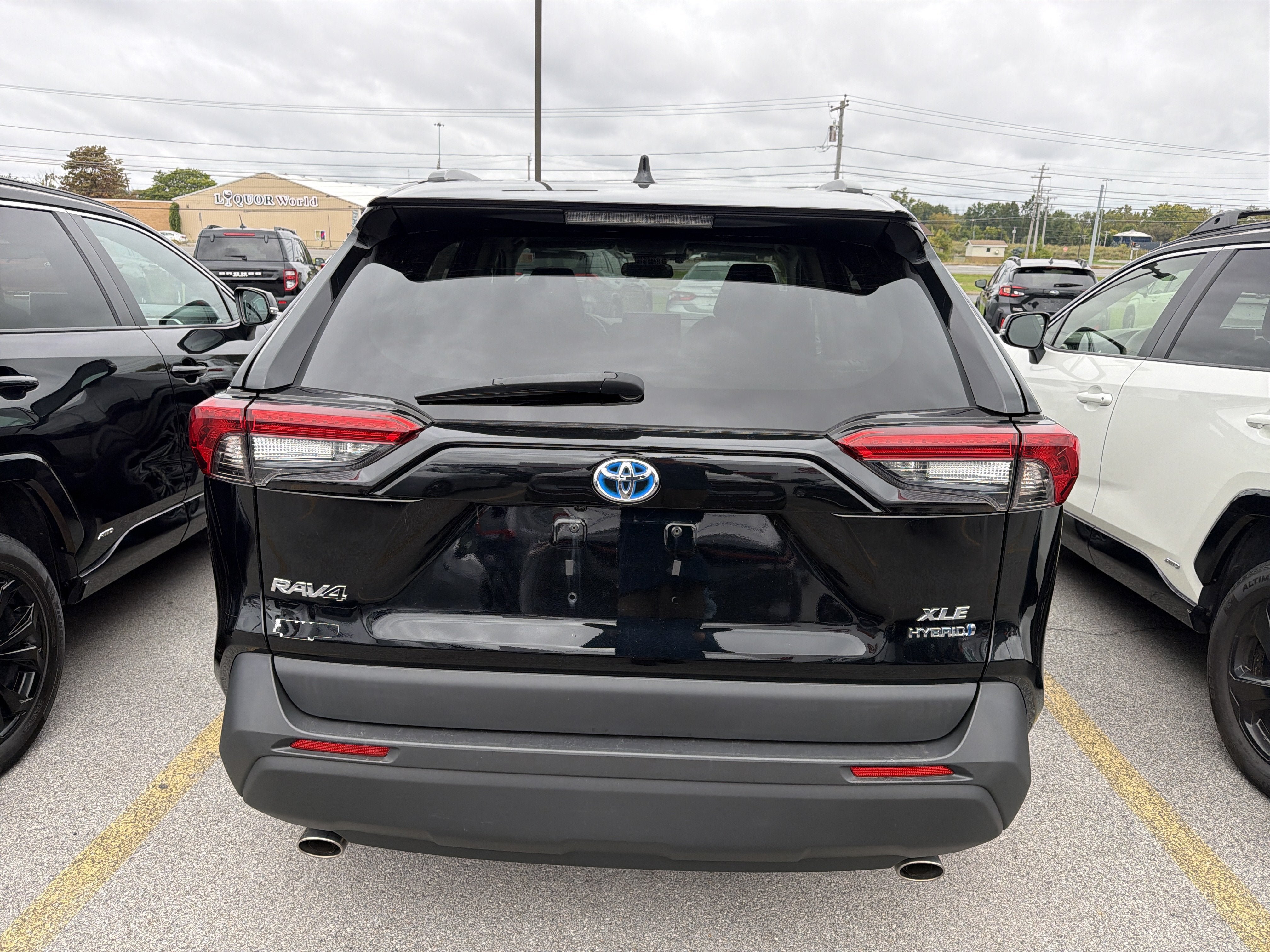 Used 2022 Toyota RAV4 XLE Premium AWD/4WD image 7