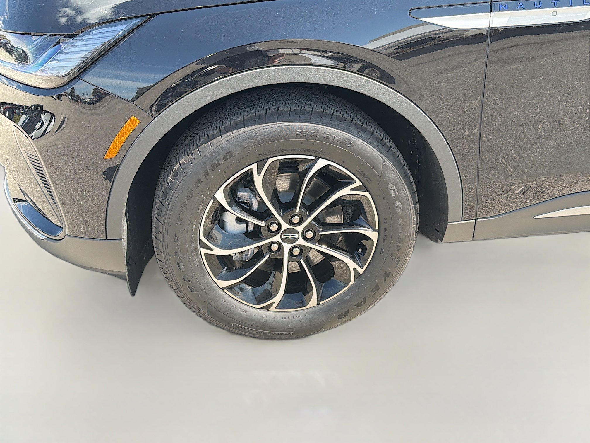 Used 2025 Lincoln Nautilus Premier w/ Equipment Group 102A image 42