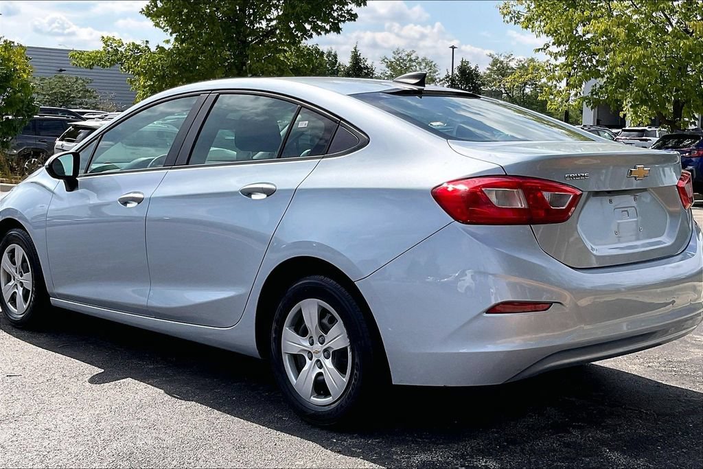 Used 2017 Chevrolet Cruze LS FWD image 13