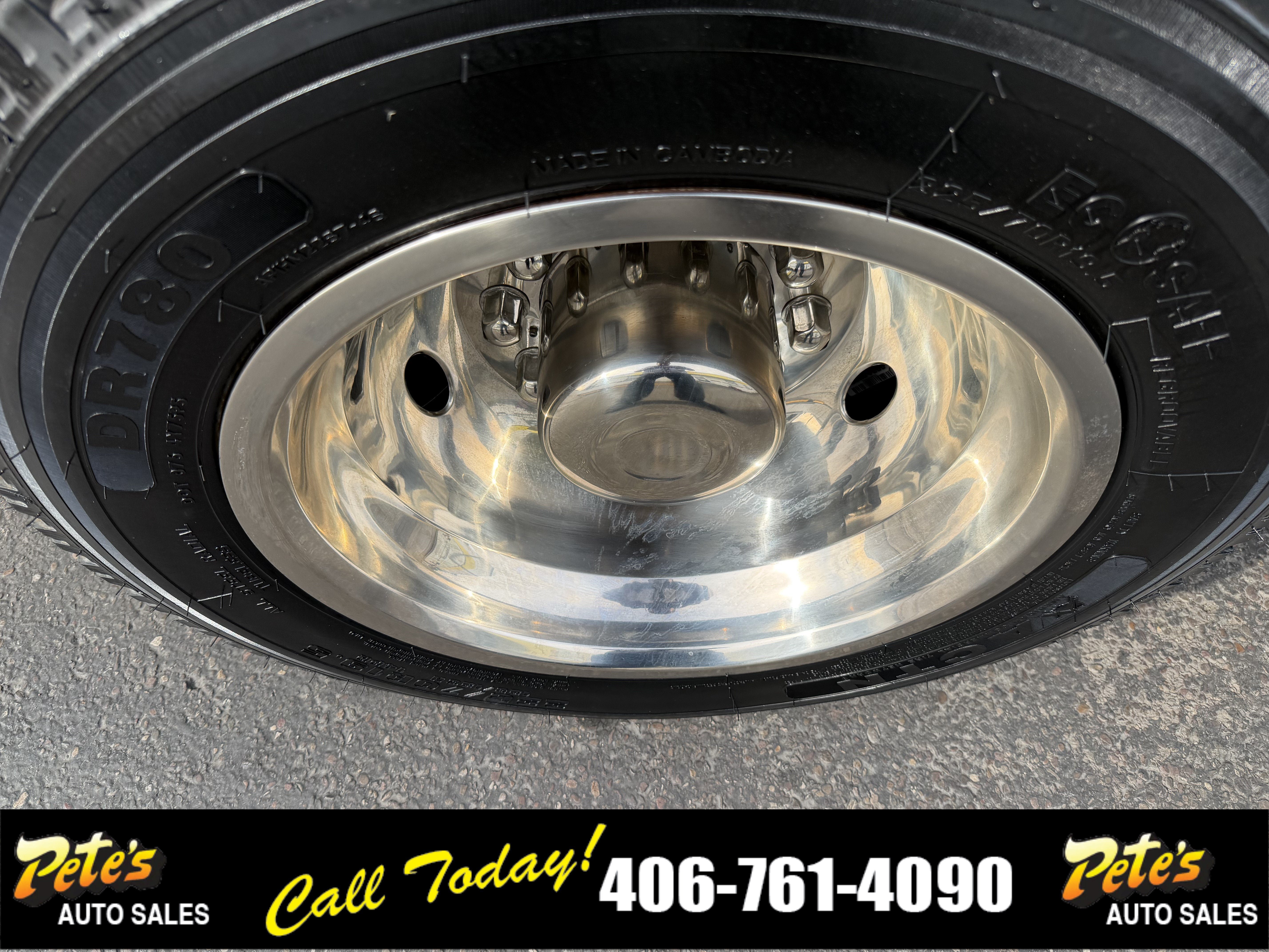 Used 2011 Ford F550 4x4 SuperCab Super Duty w/ Payload Upgrade Pkg image 18