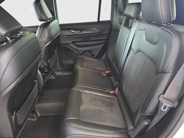 Used 2023 Jeep Grand Cherokee Altitude AWD/4WD image 14