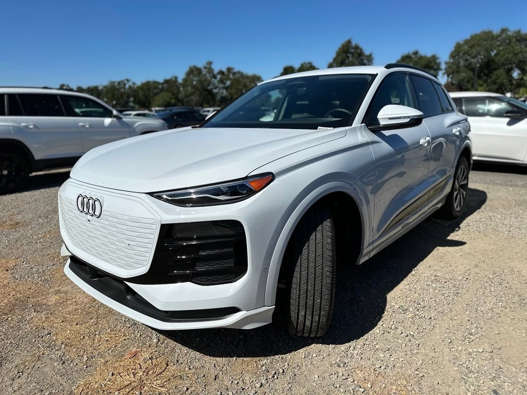 Used 2025 Audi Q6 e-tron Premium AWD/4WD image 3