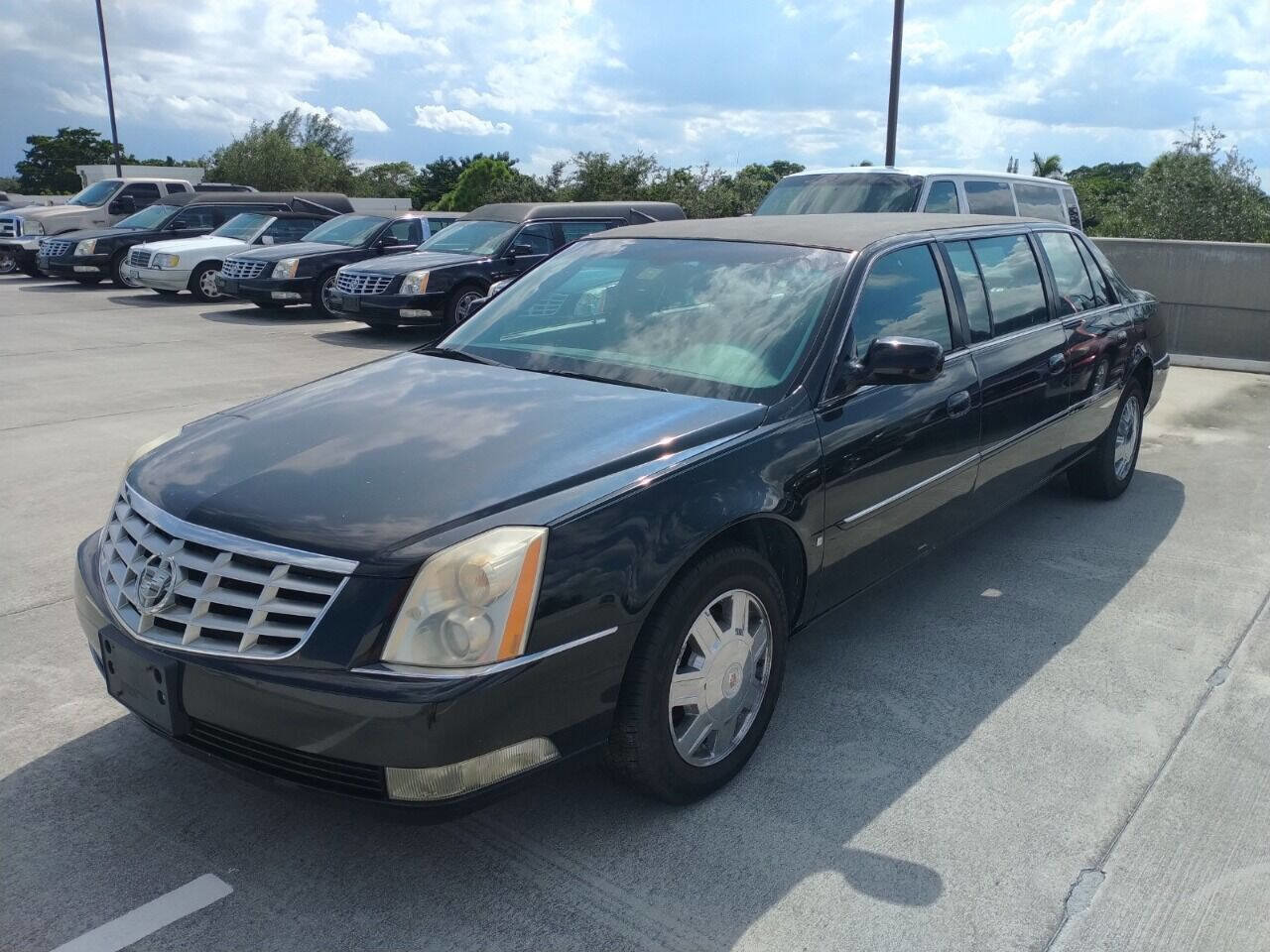 Used 2008 Cadillac DTS Limousine image 2