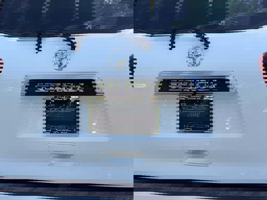 Used 2020 Toyota Sequoia Limited w/ Safety & Convenience Package image 11