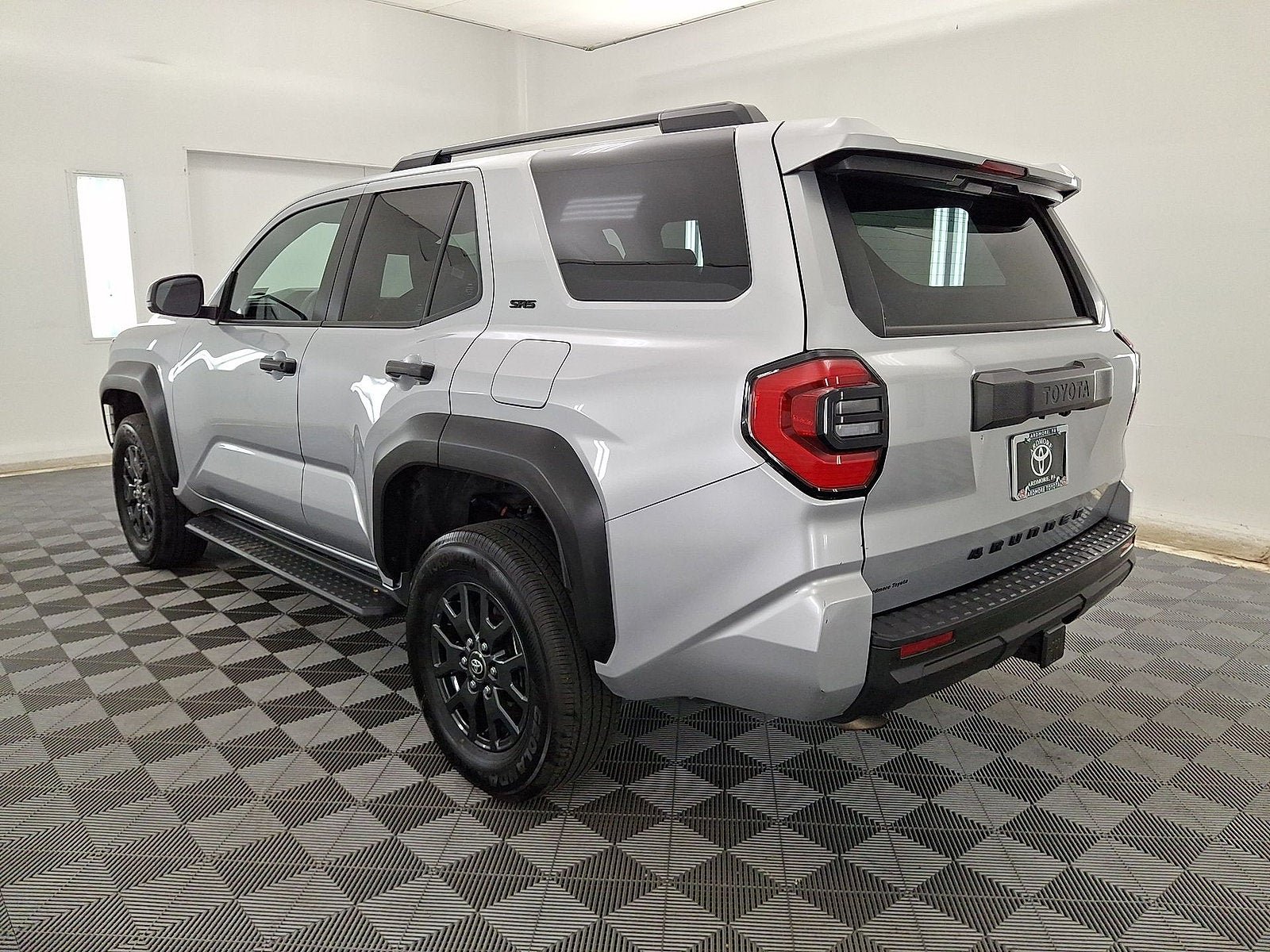 Certified 2025 Toyota 4Runner SR5 AWD/4WD image 13