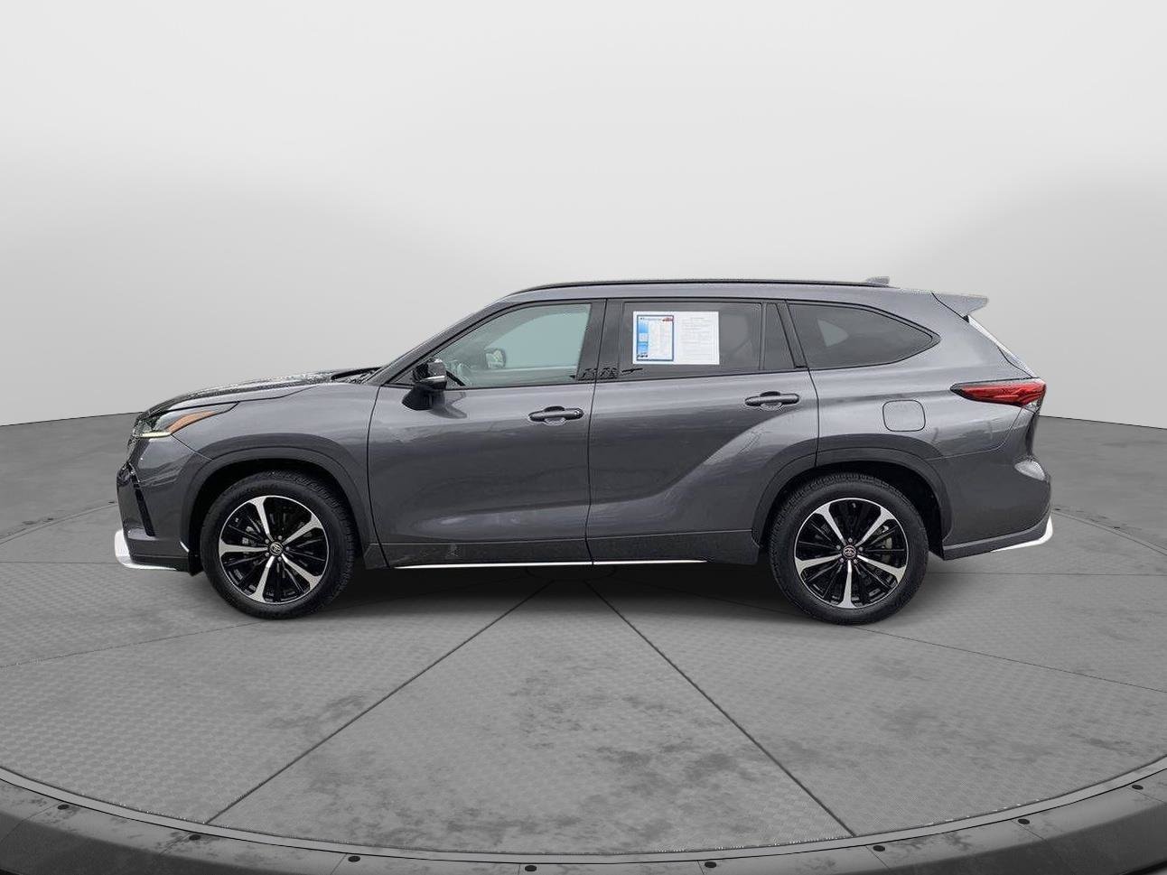 Used 2022 Toyota Highlander XSE AWD/4WD image 6
