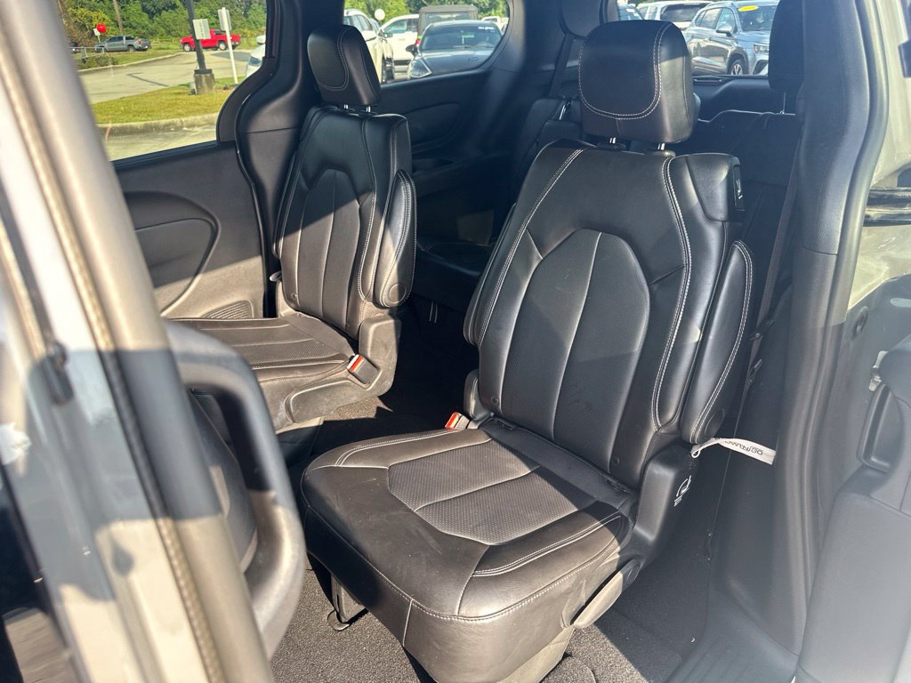 Used 2025 Chrysler Pacifica Select FWD image 27