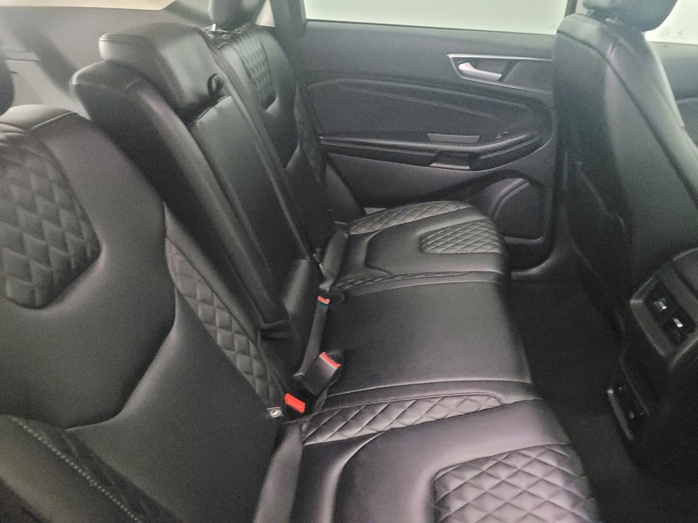 Used 2023 Ford Edge Titanium image 19