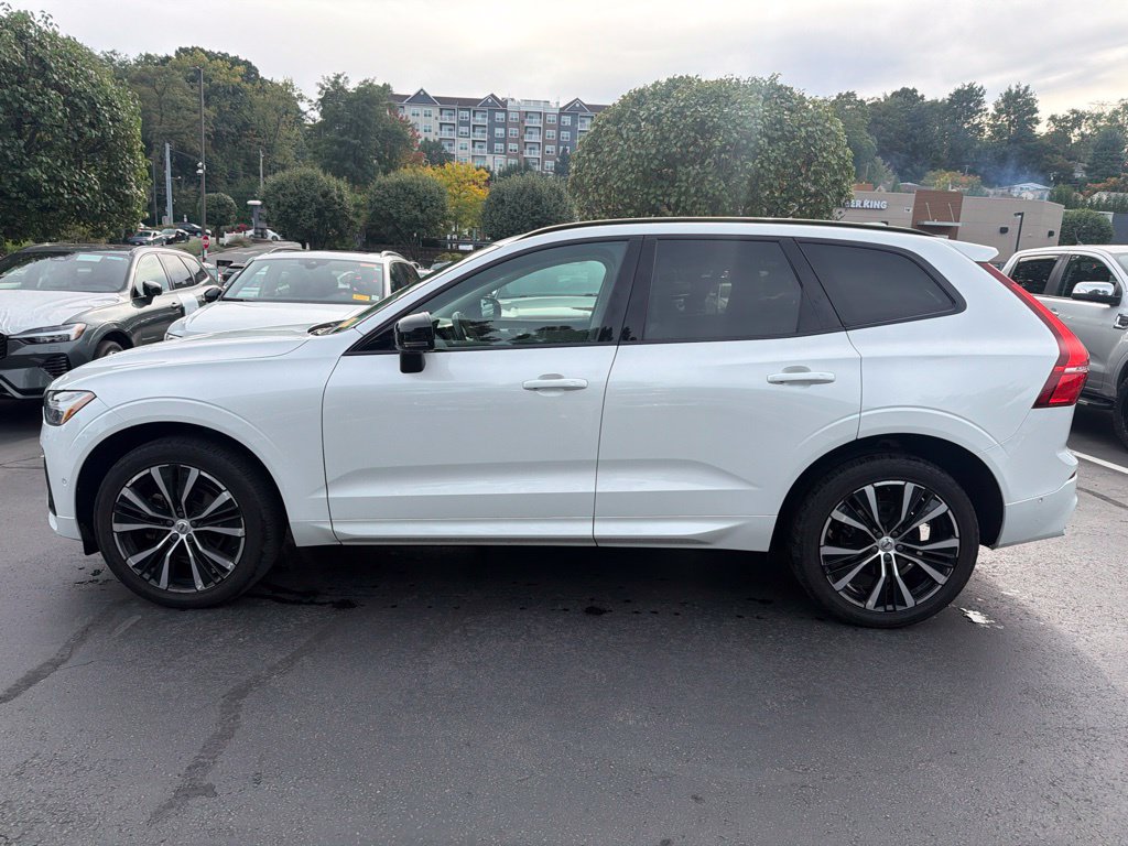 Used 2024 Volvo XC60 B5 Plus w/ Protection Package Premier AWD/4WD image 3