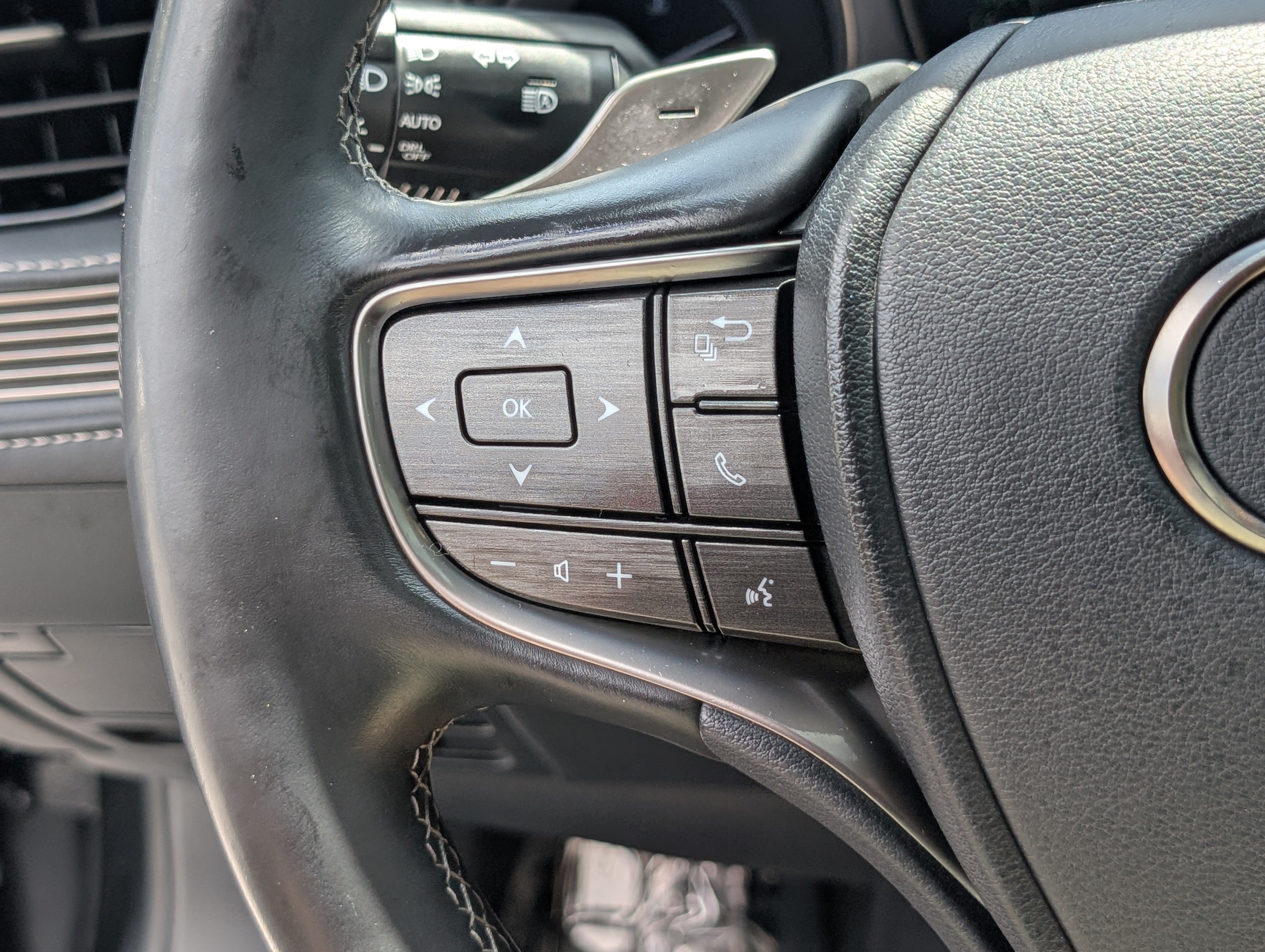 Used 2018 Lexus LS 500 AWD w/ Accessory Package (Z2) image 23