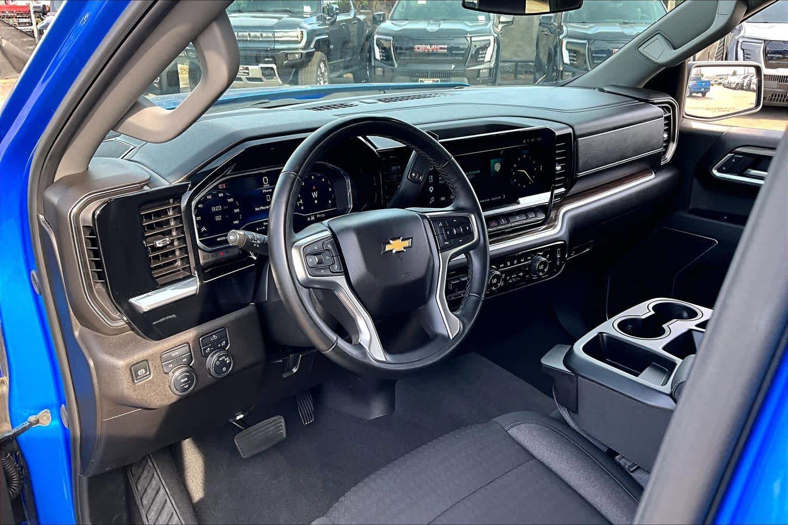 Used 2025 Chevrolet Silverado 1500 LT AWD/4WD image 18