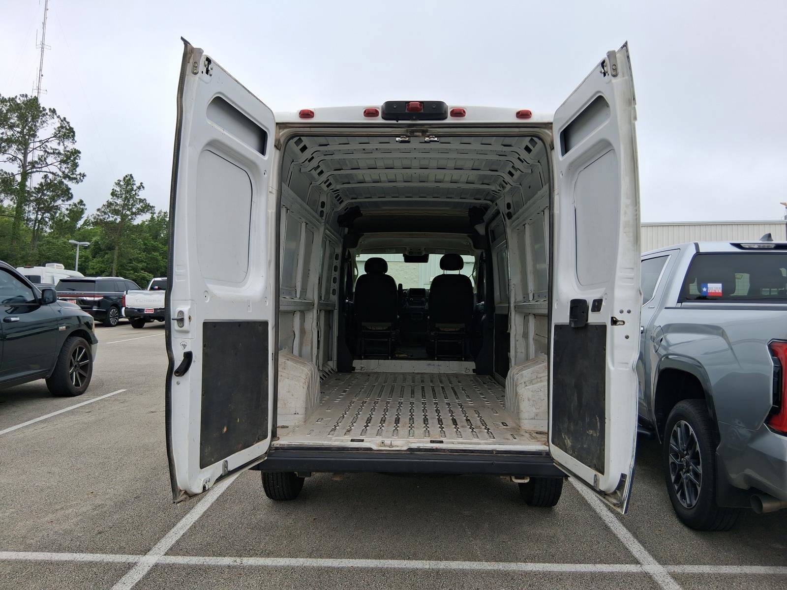 Used 2023 RAM ProMaster 2500 FWD image 8