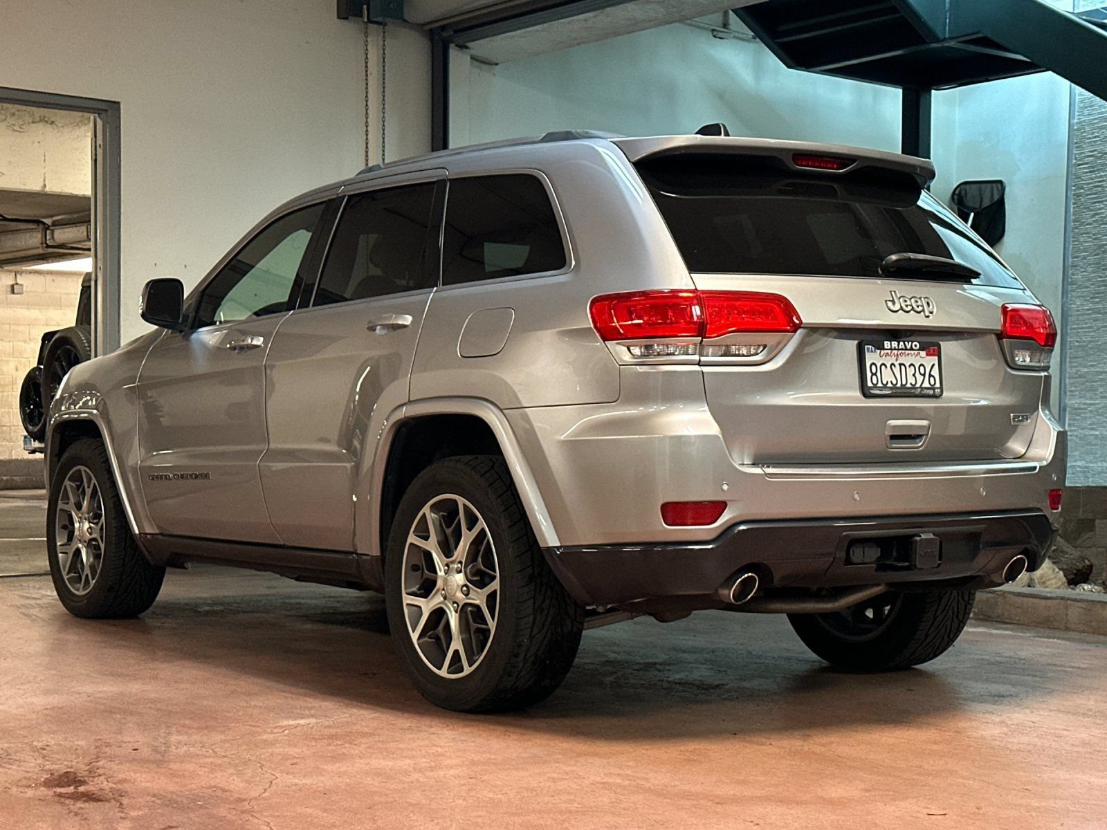 Used 2018 Jeep Grand Cherokee Limited RWD image 3