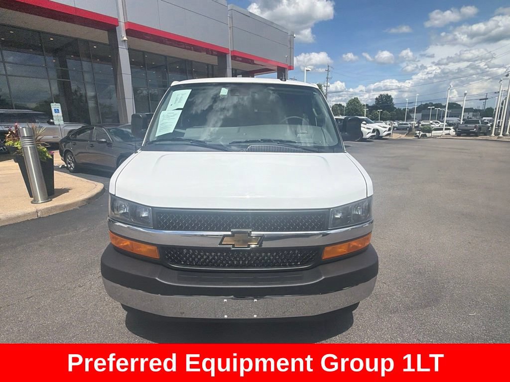 Used 2025 Chevrolet Express 3500 LT w/ LT Preferred Equipment Group RWD image 10