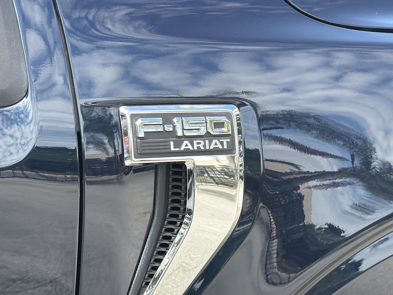 Certified 2023 Ford F150 Lariat w/ FX4 Off-Road Package AWD/4WD image 8