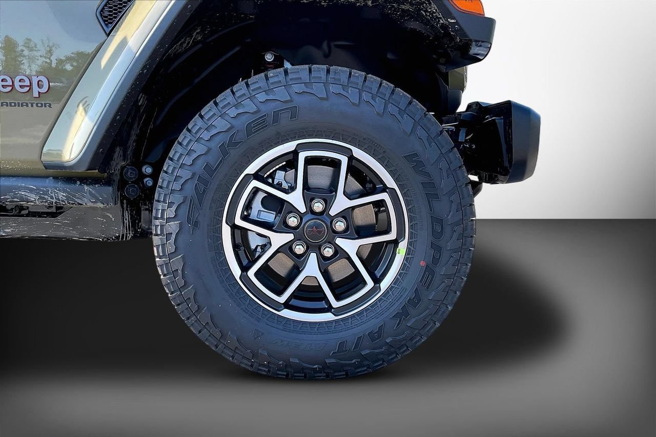 New 2026 Jeep Gladiator Rubicon w/ Steel Power Dome Hood Package AWD/4WD image 27