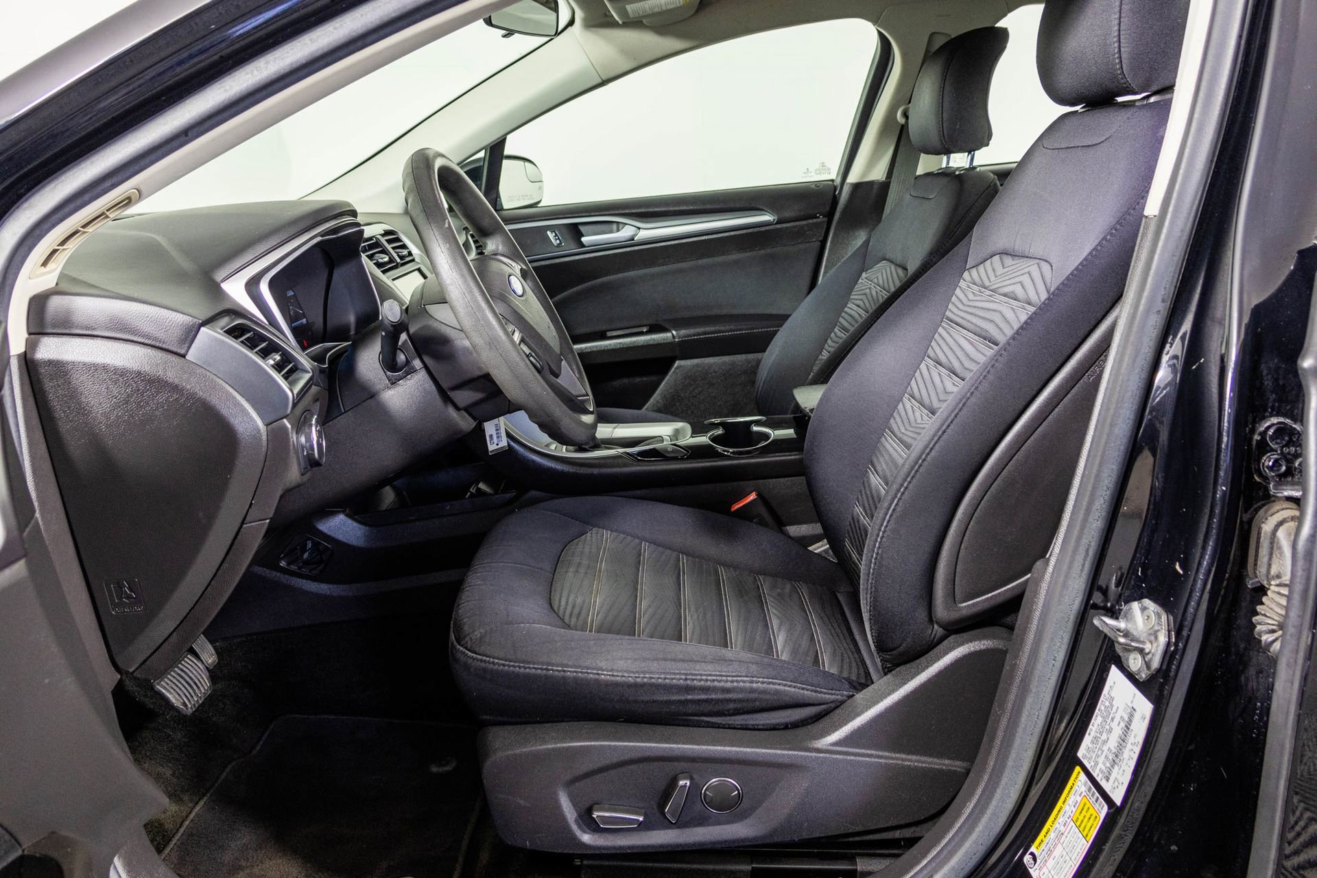 Used 2016 Ford Fusion SE FWD image 20
