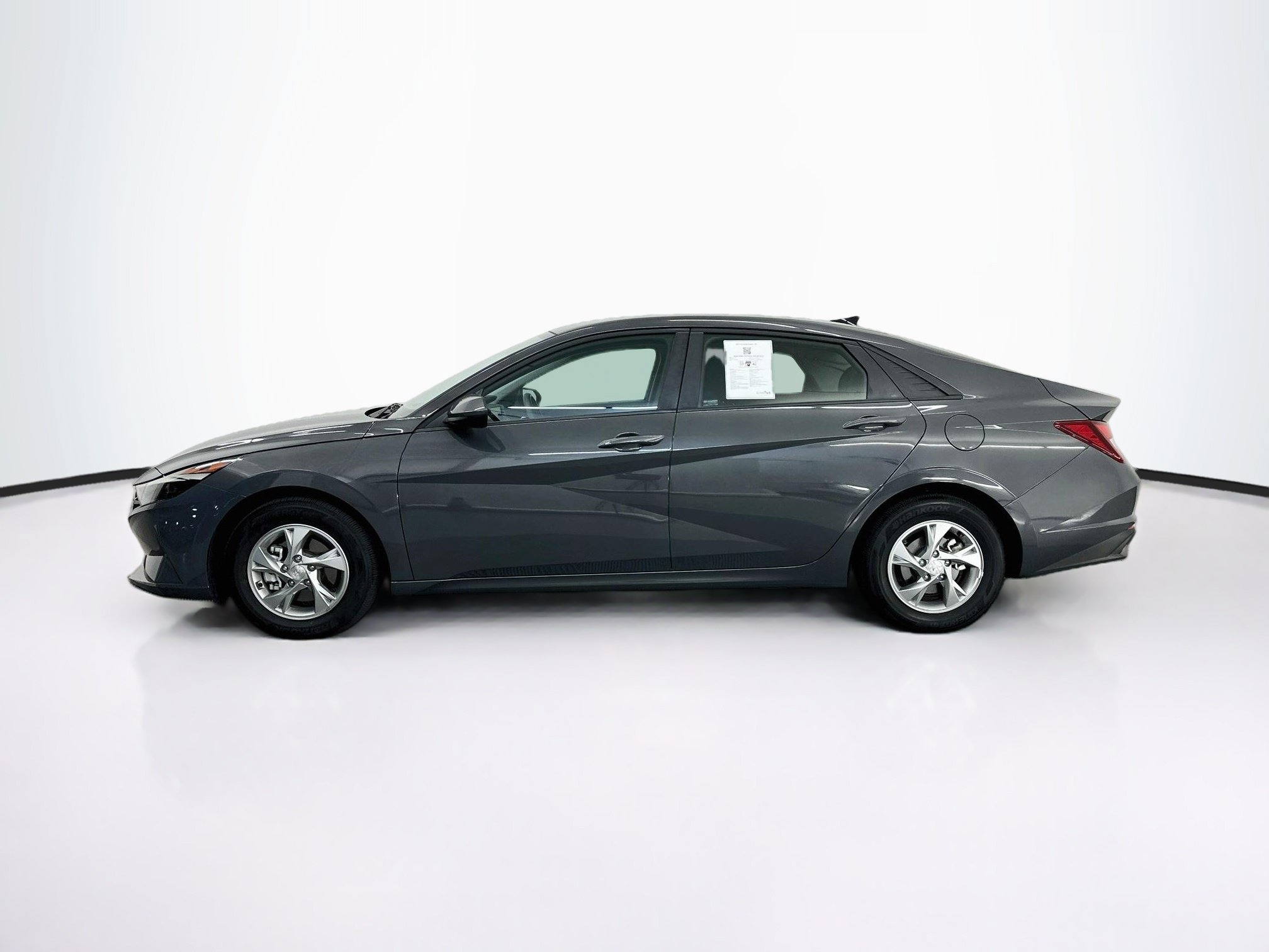 Used 2023 Hyundai Elantra SE w/ Cargo Package FWD image 4