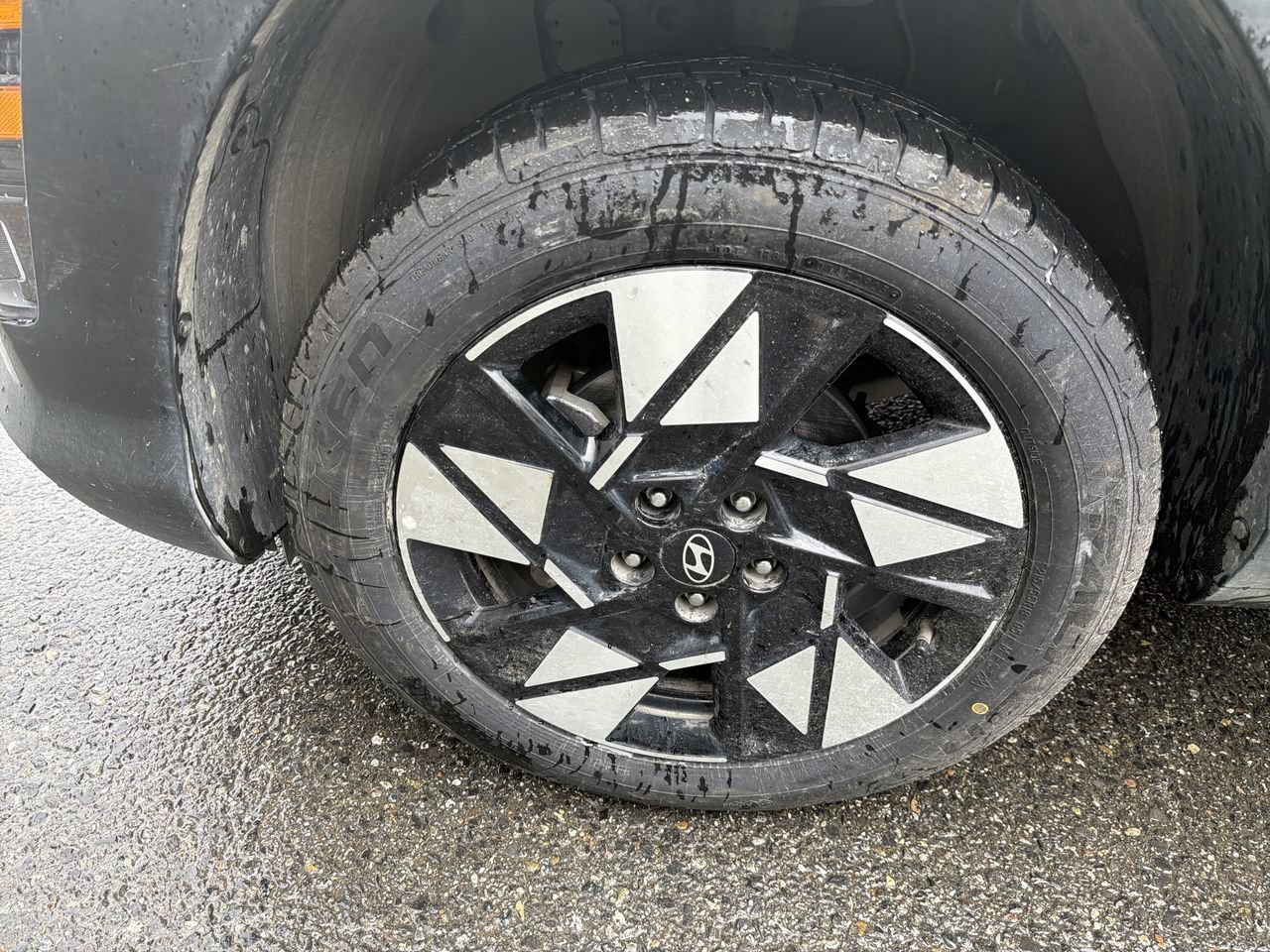 Certified 2025 Hyundai Kona SEL AWD/4WD image 10