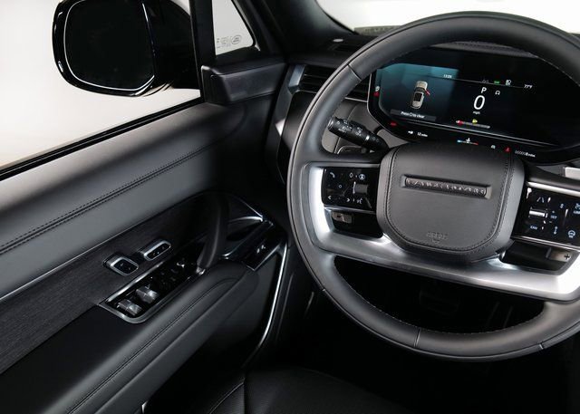New 2025 Land Rover Range Rover SE image 17