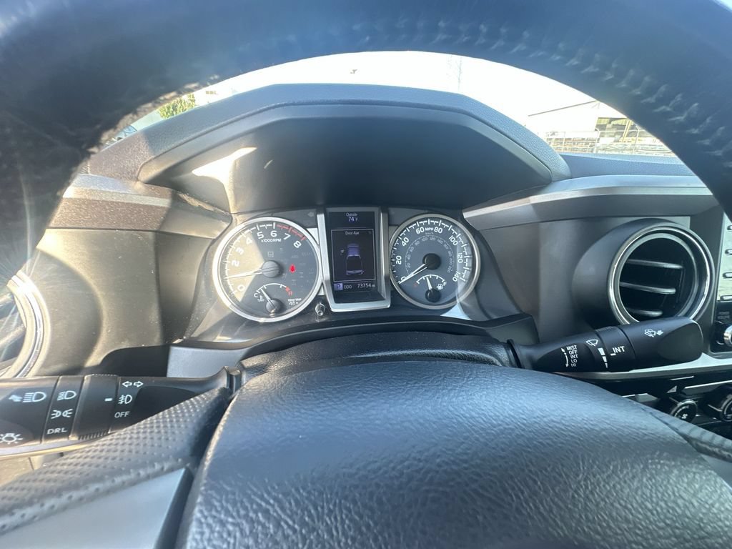 Used 2020 Toyota Tacoma SR5 AWD/4WD image 12