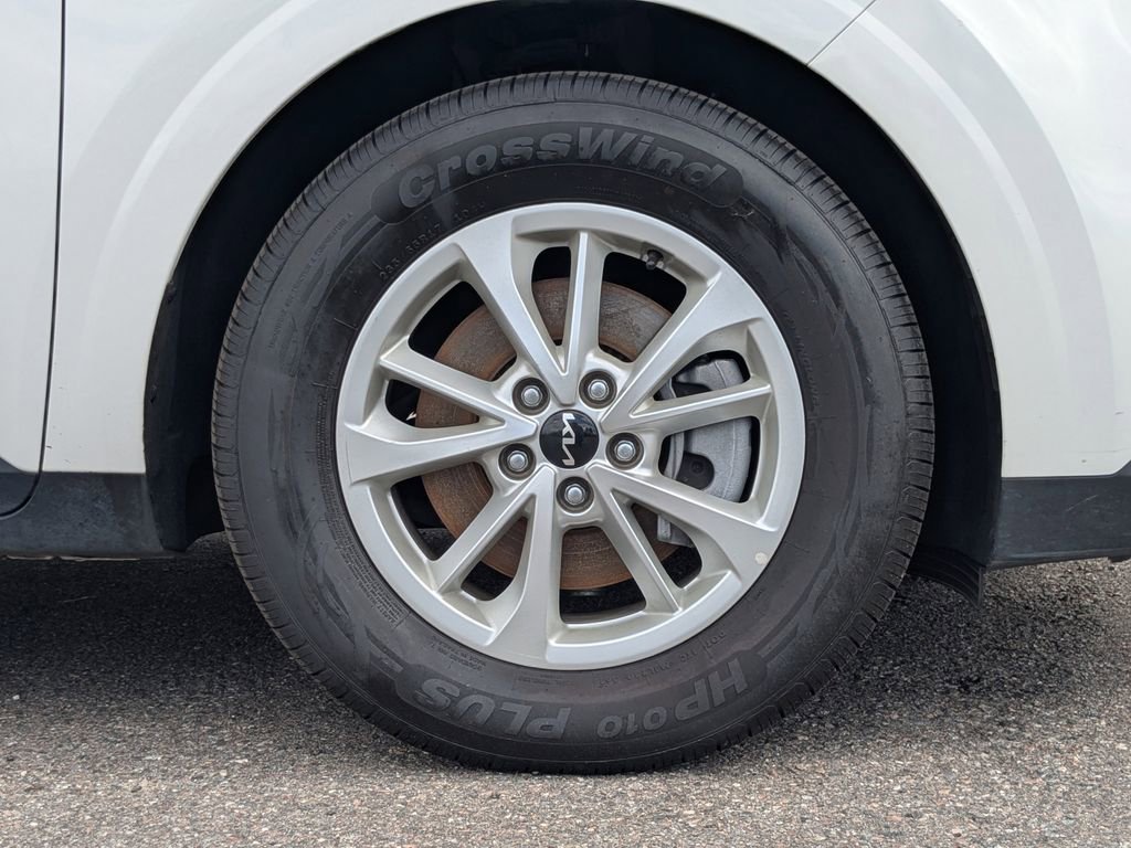 Used 2024 Kia Carnival LX image 10