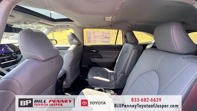 New 2026 Toyota Highlander XLE image 18