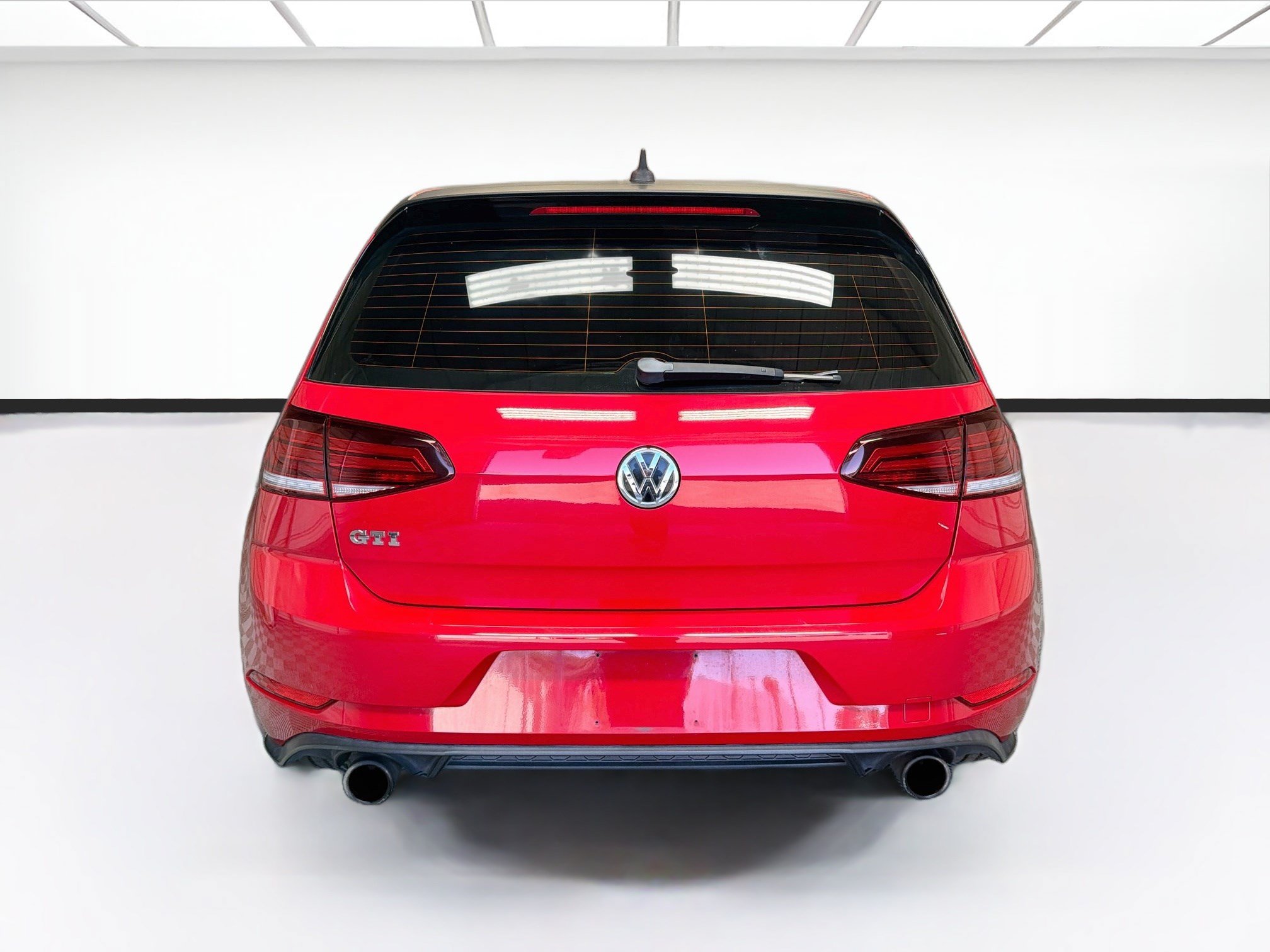 Used 2018 Volkswagen GTI SE w/ SE Leather Package FWD image 5