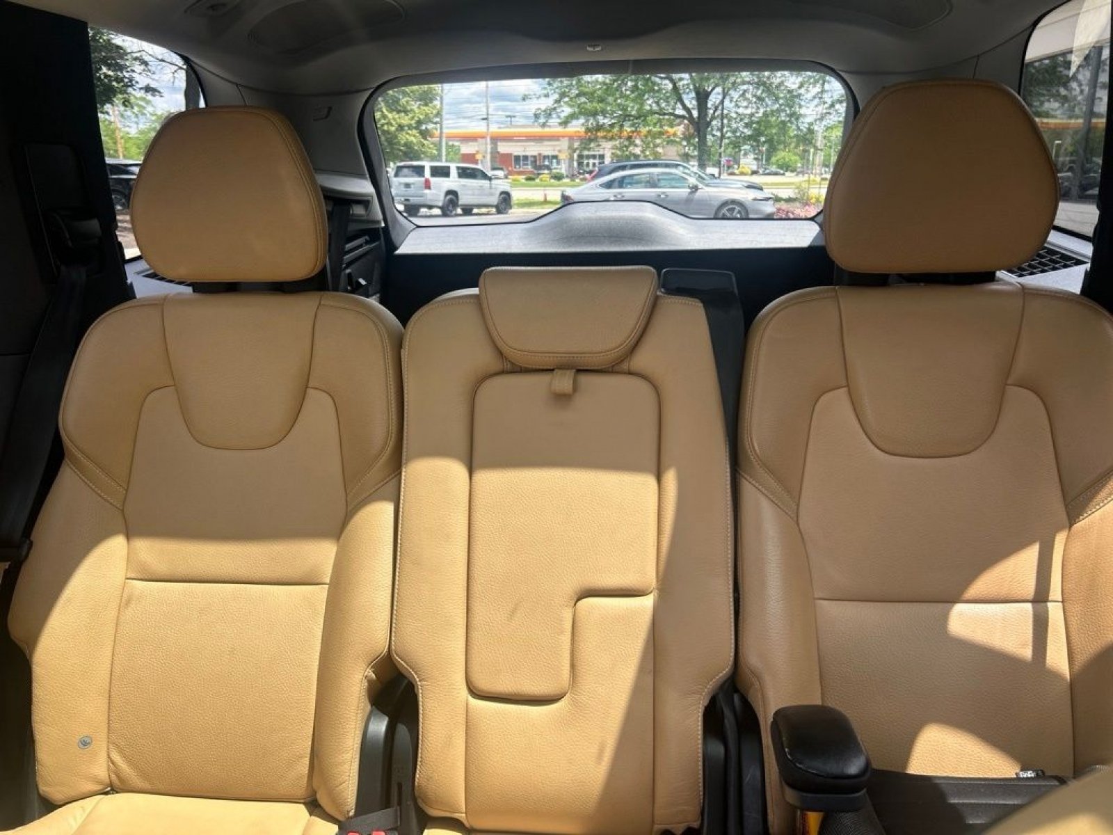 Used 2016 Volvo XC90 T6 Momentum w/ Momentum Plus Package AWD/4WD image 25
