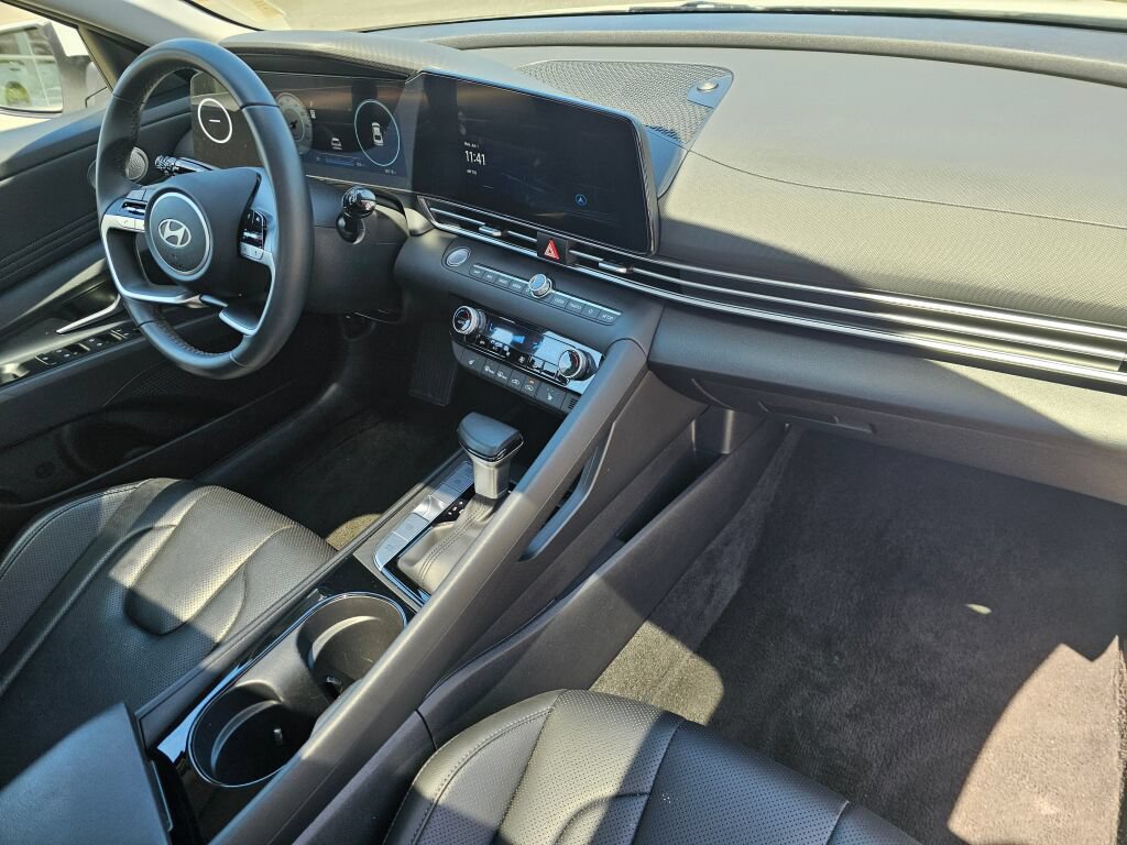 Used 2025 Hyundai Elantra Limited FWD image 13