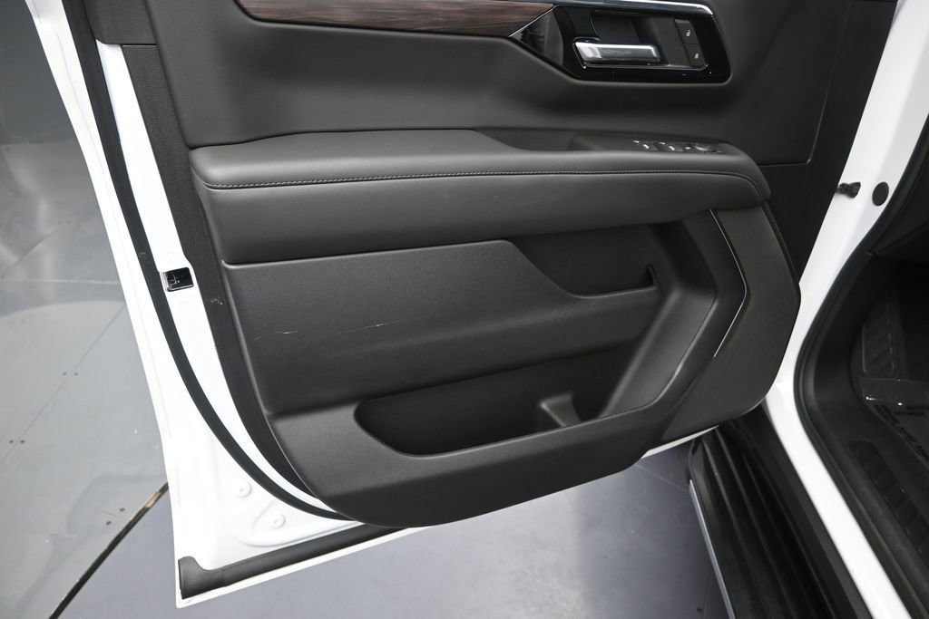 Used 2025 Chevrolet Tahoe LS RWD image 10