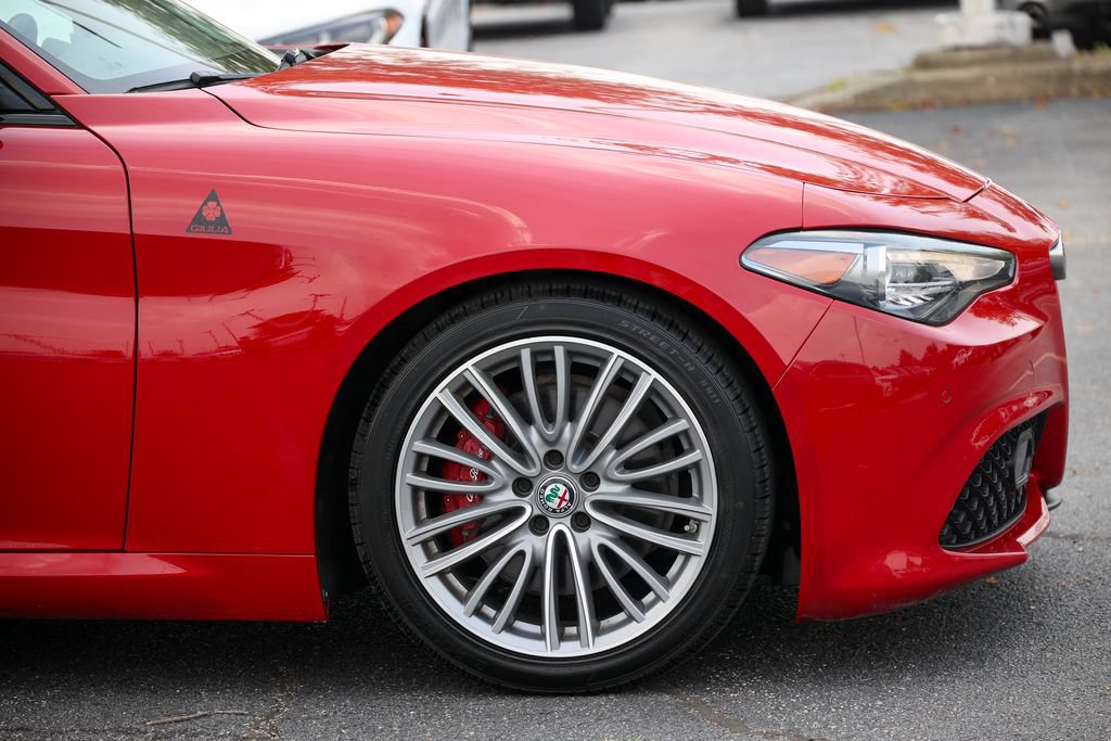 Used 2020 Alfa Romeo Giulia w/ Quick Order Package 22K Sport RWD image 18