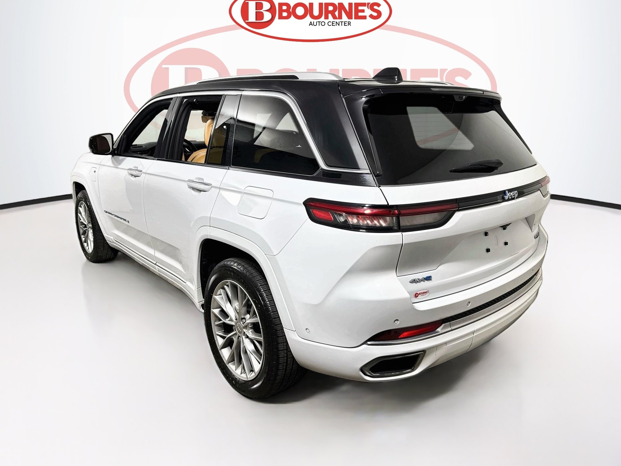 Used 2023 Jeep Grand Cherokee Summit w/ Advanced Protech Group IV AWD/4WD image 10