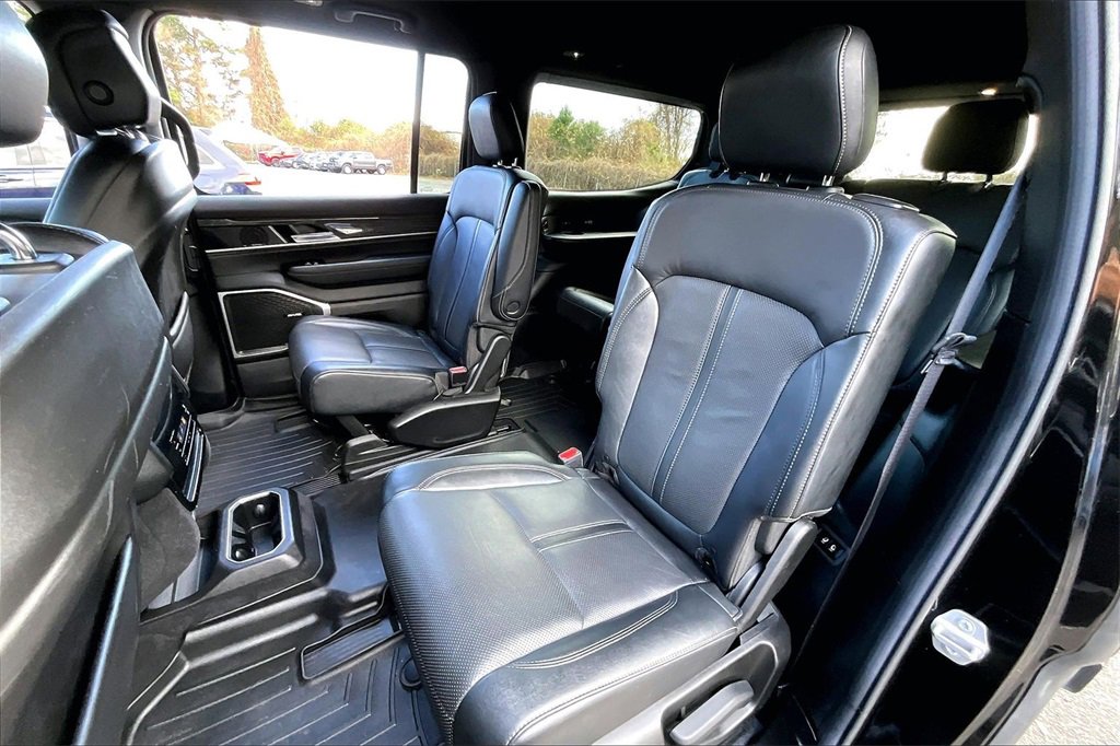 Used 2022 Jeep Wagoneer Series III w/ Flexible Seating Group image 20