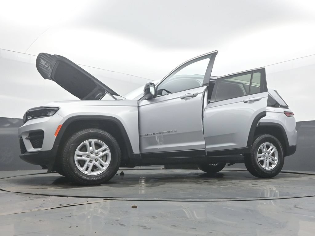 Used 2025 Jeep Grand Cherokee Laredo AWD/4WD image 64
