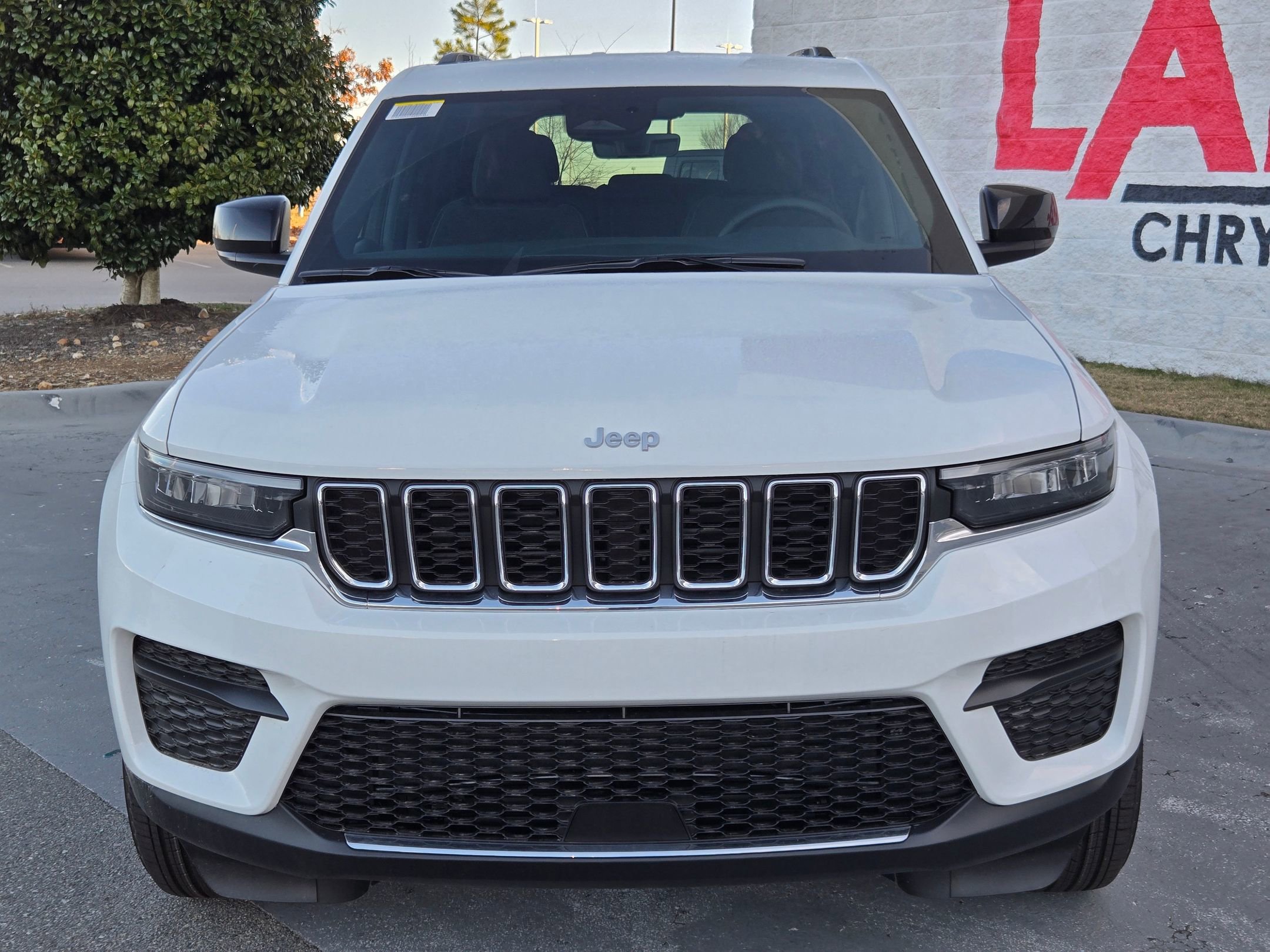 New 2025 Jeep Grand Cherokee Laredo image 2