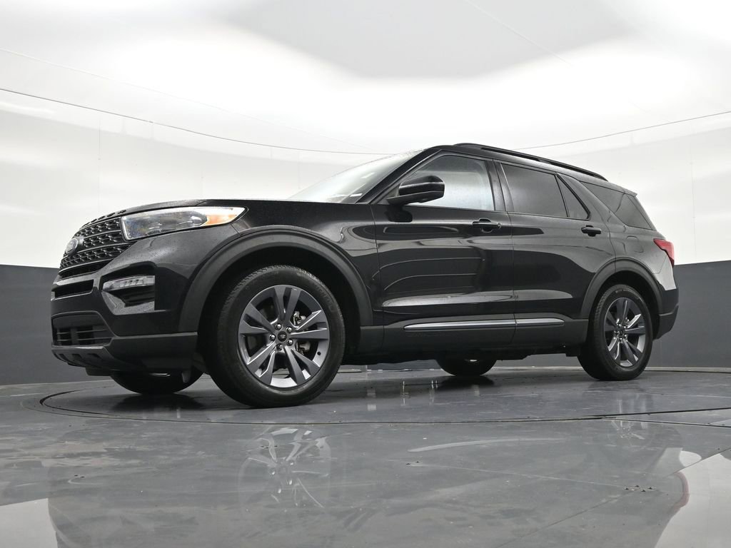 Used 2024 Ford Explorer XLT w/ Equipment Group 202A RWD image 26